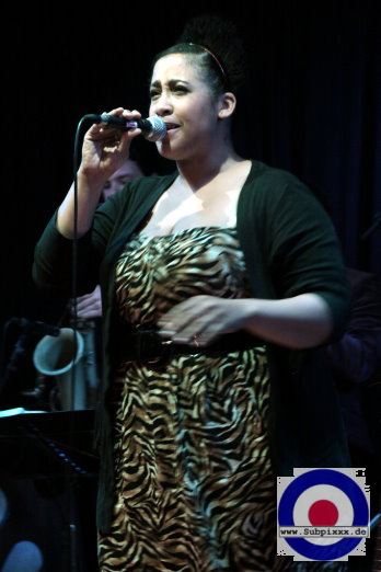 Brandy Butler (USA) with The Fonxionaires - Noels Ballroom, Leipzig 06. April 2012 (3).JPG